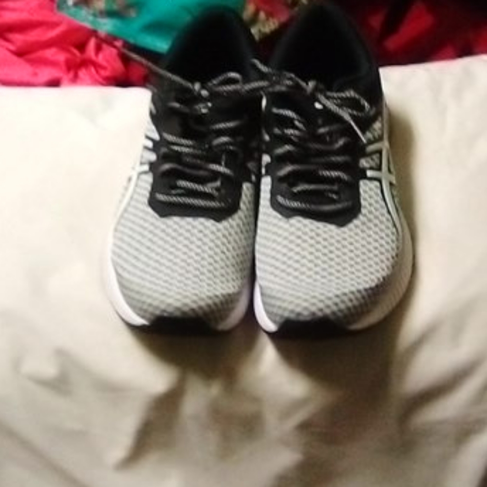 Asiscs. Tennis shoes